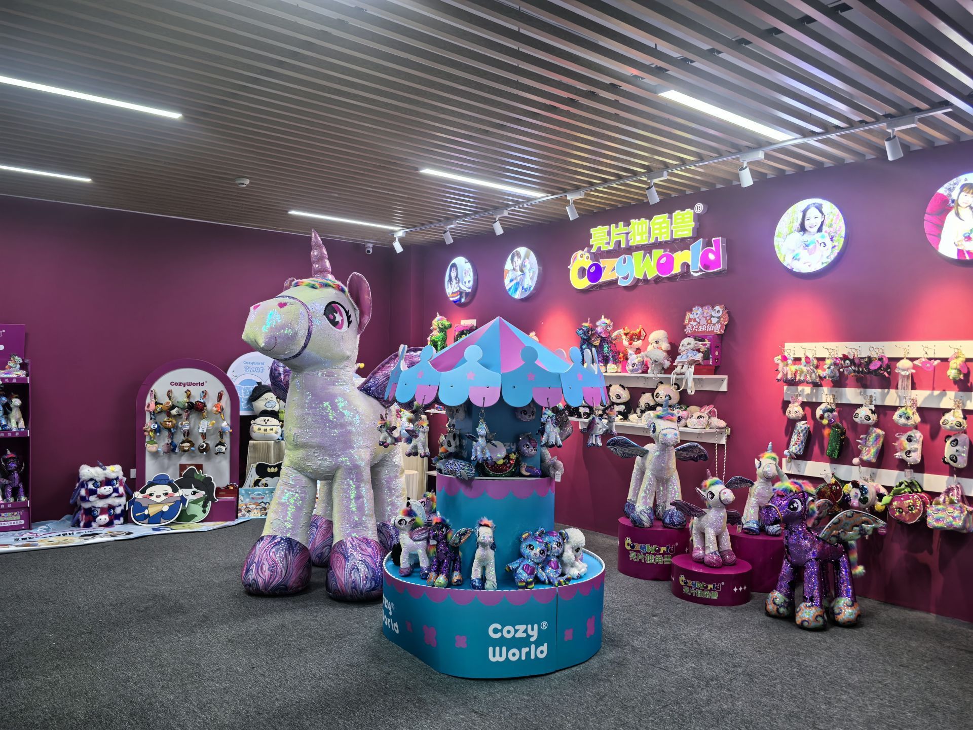 江蘇揚州 毛絨玩具“萌動突圍”，潮玩“蘇超”引爆IP經濟新活力